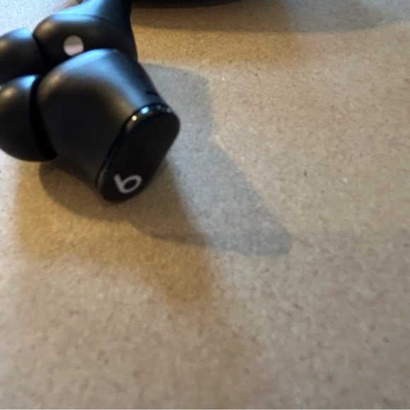 Beats Wireless Studio Buds - Picture 3 of 5